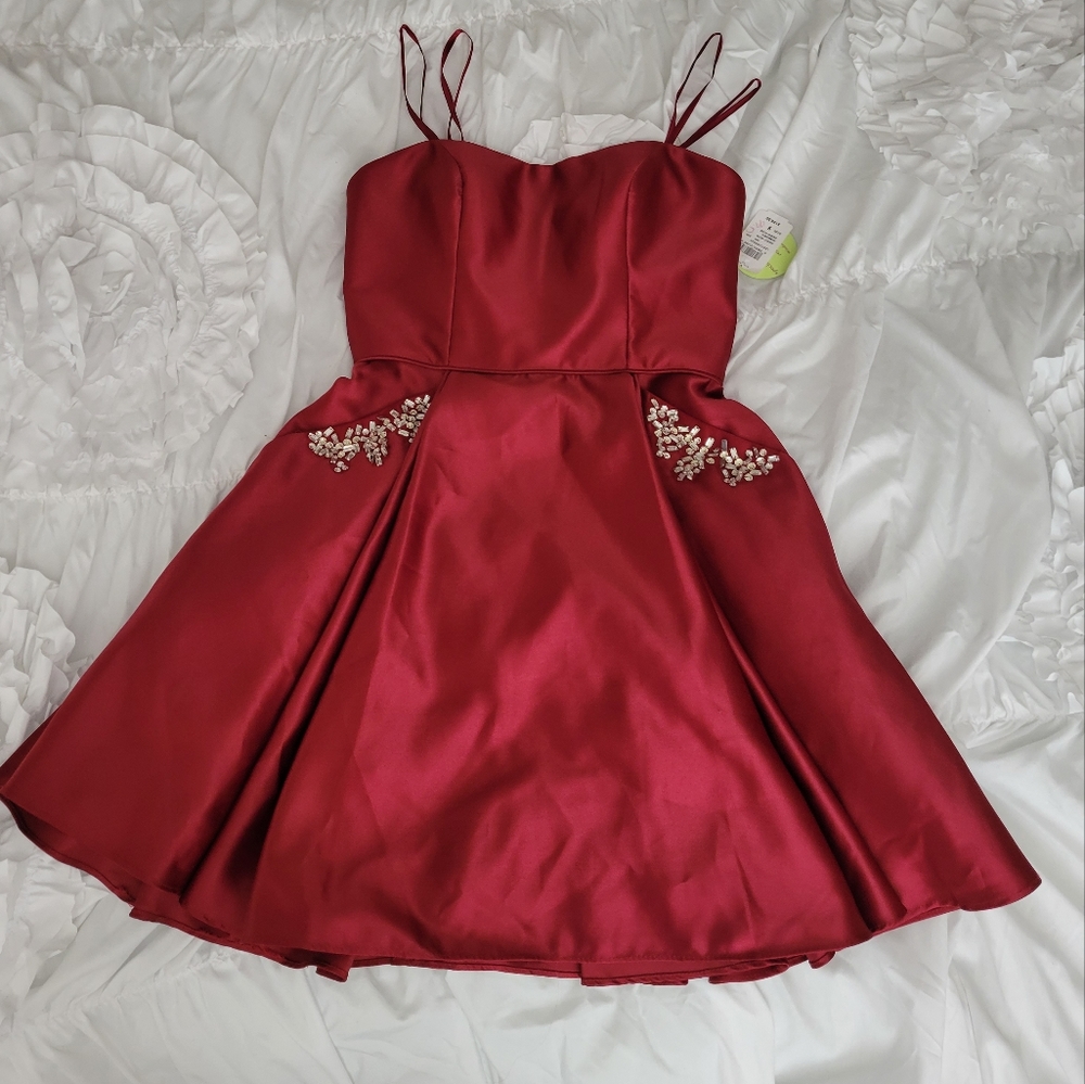Windsor Formal short red dress